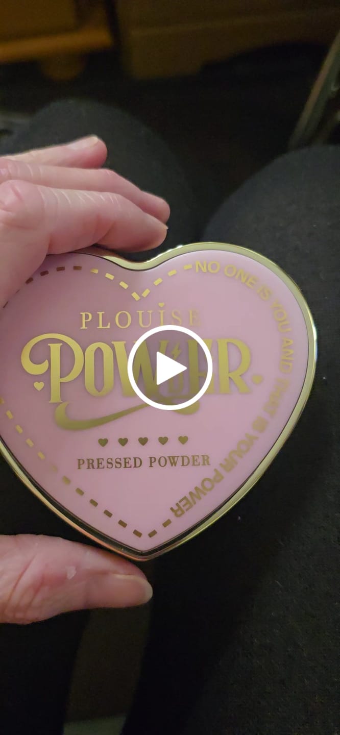 Customer video review of P.Louise Under-Eye Brightening Powder