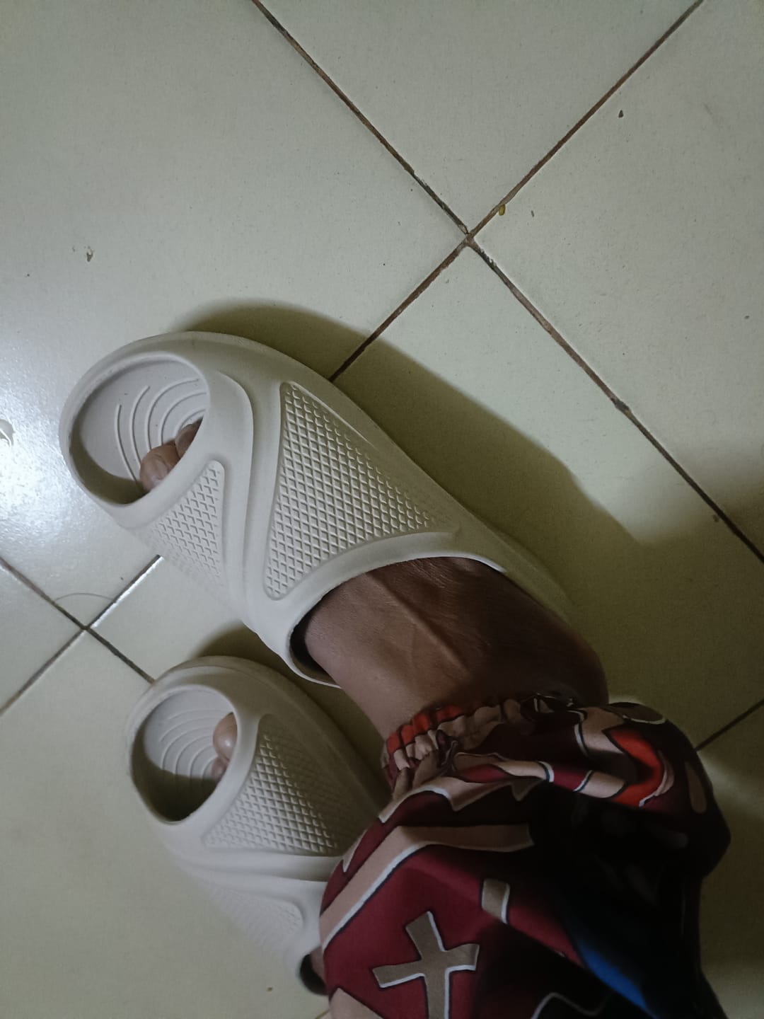 Customer photo review of Bacca Bucci Floats—Ultra Lightweight EVA Slides for Men