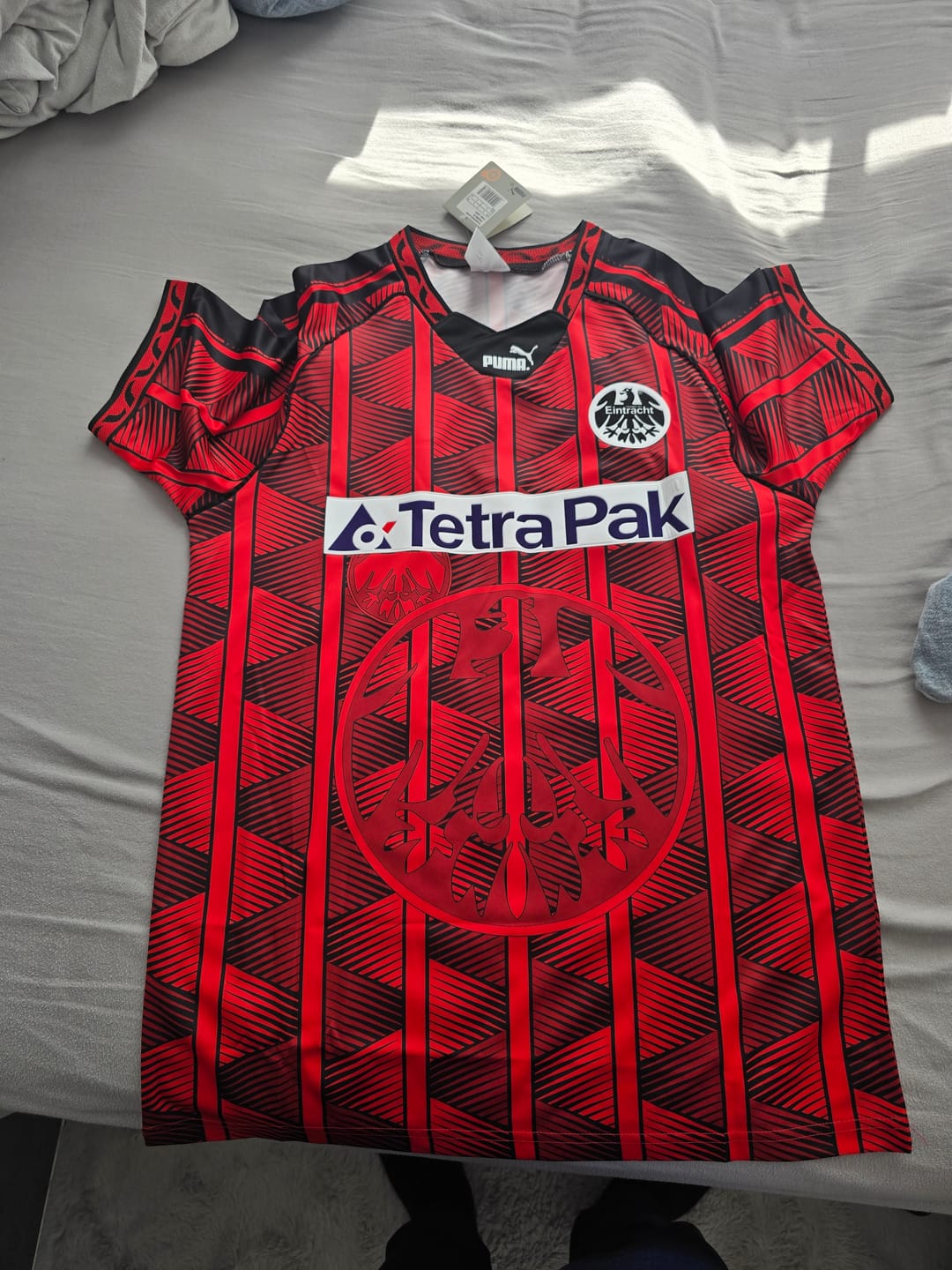 Customer photo review of Jay-Jay Okocha Eintracht Frankfurt 1995/96 Retro Fußballtrikot
