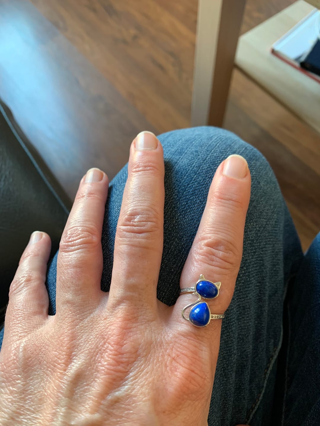 Customer photo review of Bague Ajustable "Chat" en Lapis Lazuli