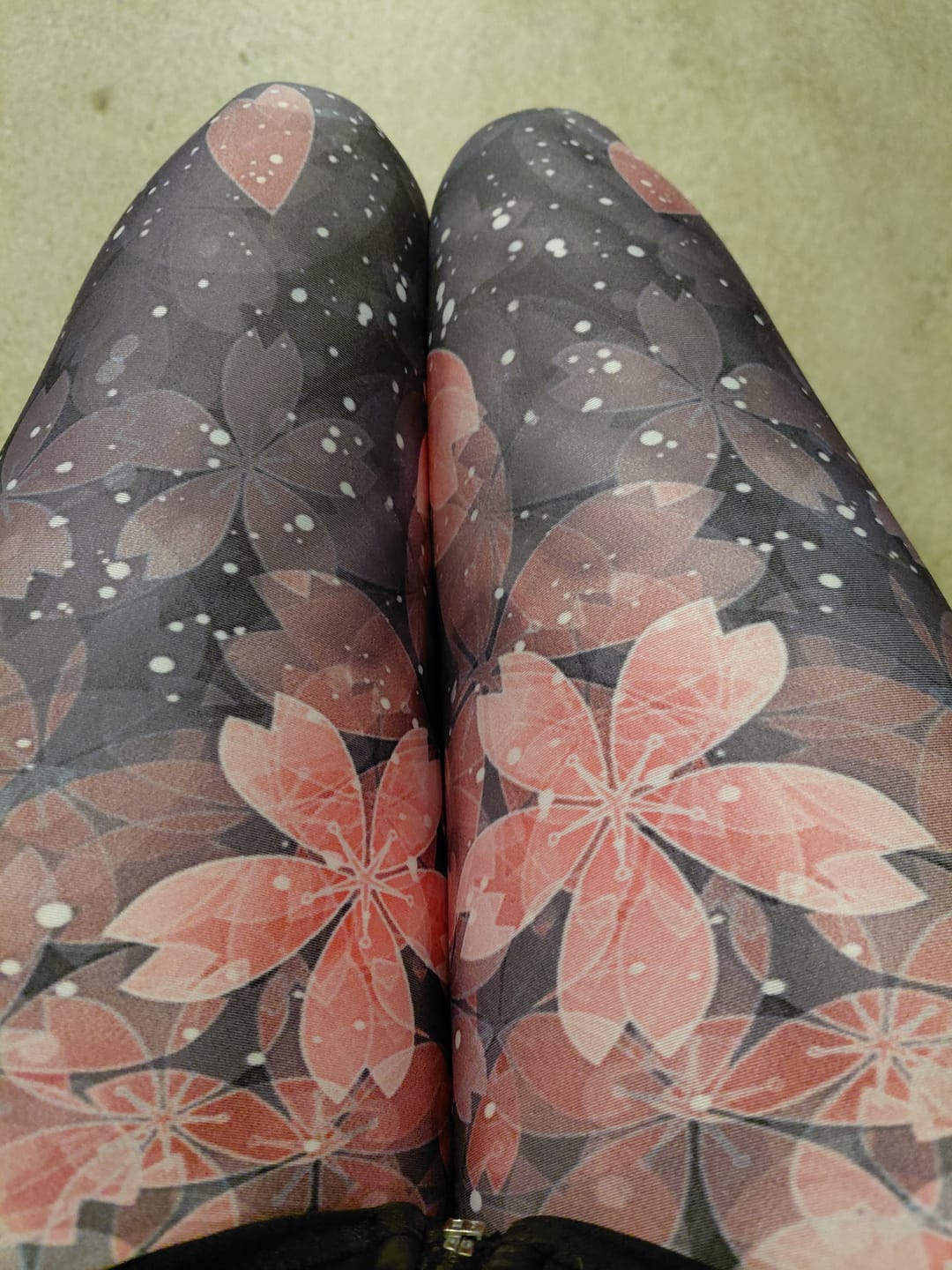 Customer photo review of Floral Midnight Leggings