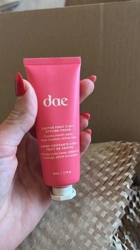 Customer photo review of Dae Cactus Fruit 3-in-1 Styling Cream 1.7 oz/ 50 mL Mini - disponivel em Portugal