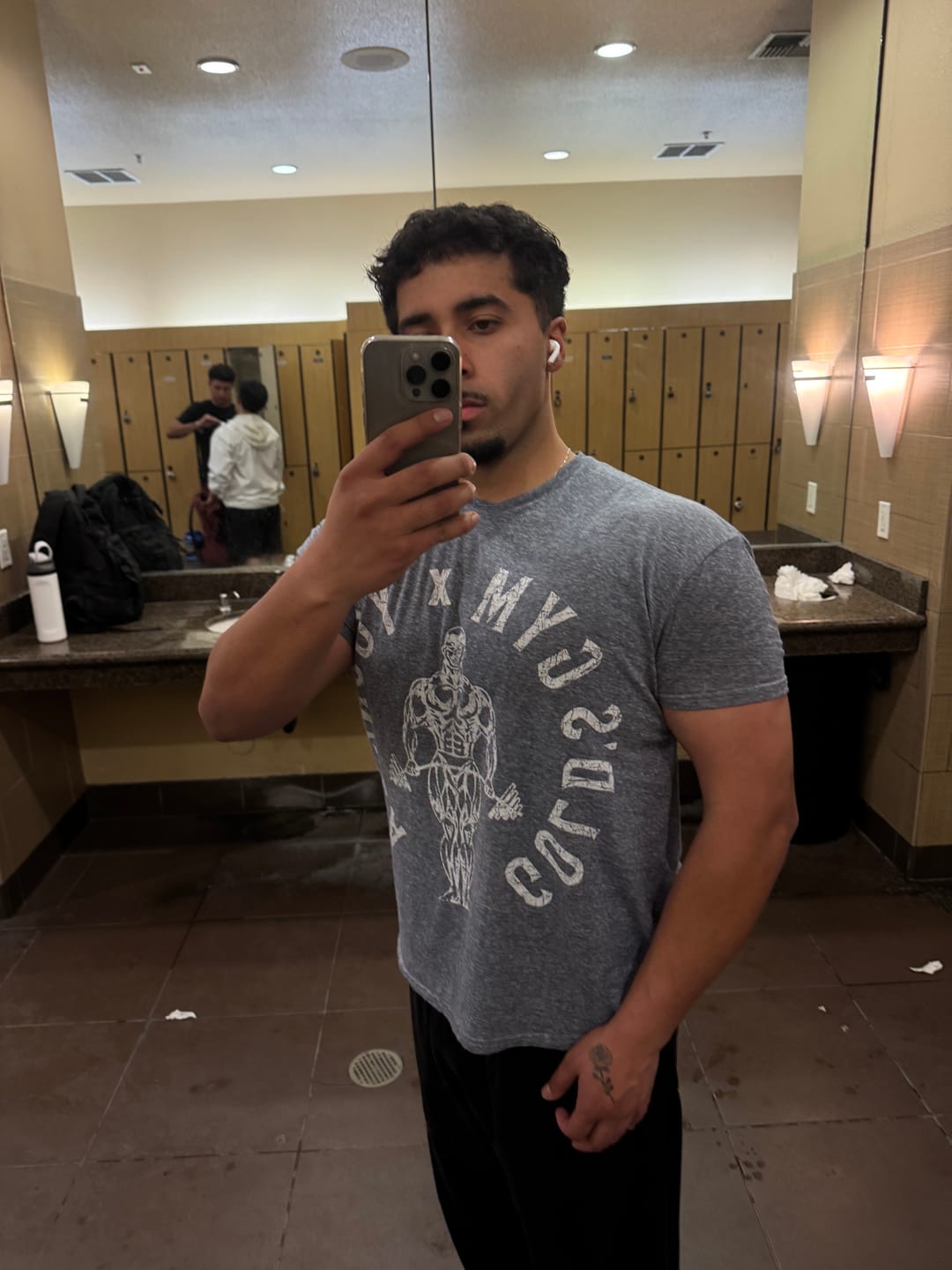Customer photo review of 4206 - Gold's Gym Heather Tees