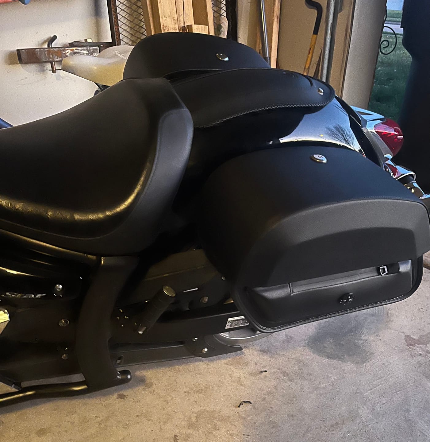 Customer photo review of 28L - Pantheon Medium Hard Mount Yamaha V Star 950 Leather Motorcycle Saddlebags