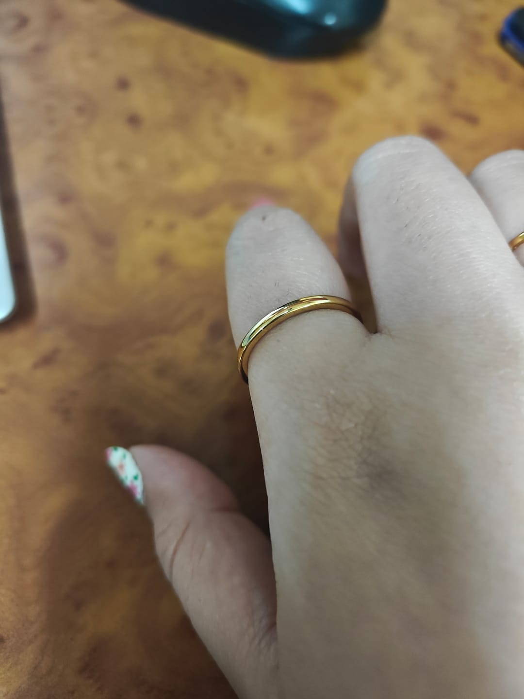 Customer photo review of Sole Aura Minimal Gold Band