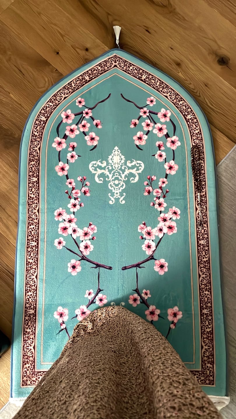 Customer photo review of Zehra Blossom Padded Prayer Mat