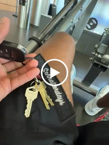 Customer video review of SCHNATTERDAYS KEYTAG