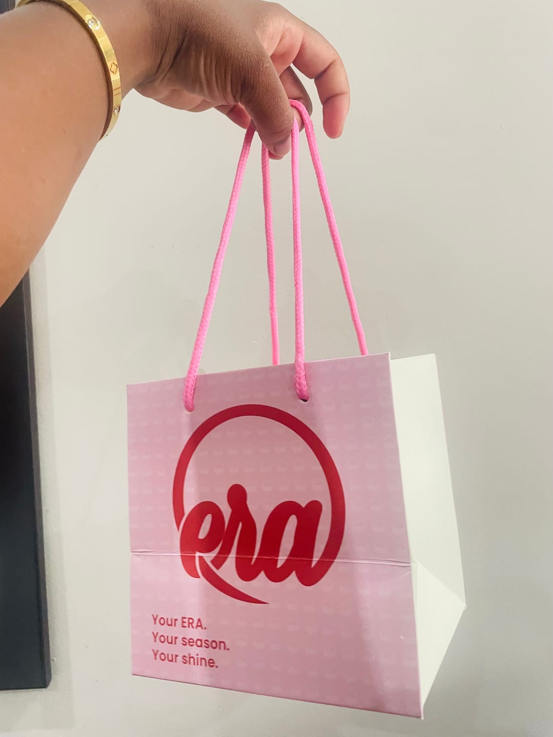 Customer photo review of Yellow Era Gift Bag