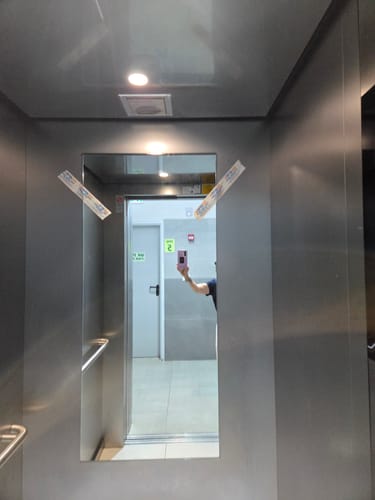 Customer photo review of מראה ללא מסגרת לפי מידה