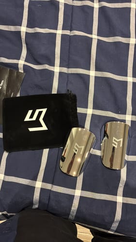 Customer photo review of Mini Espinilleras Edicion Especial Cromado