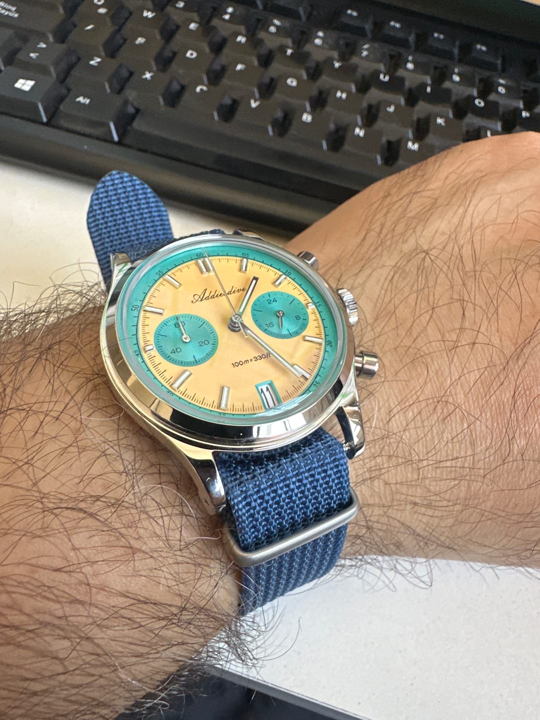 Customer photo review of Correa Nato Dando La Hora Azul