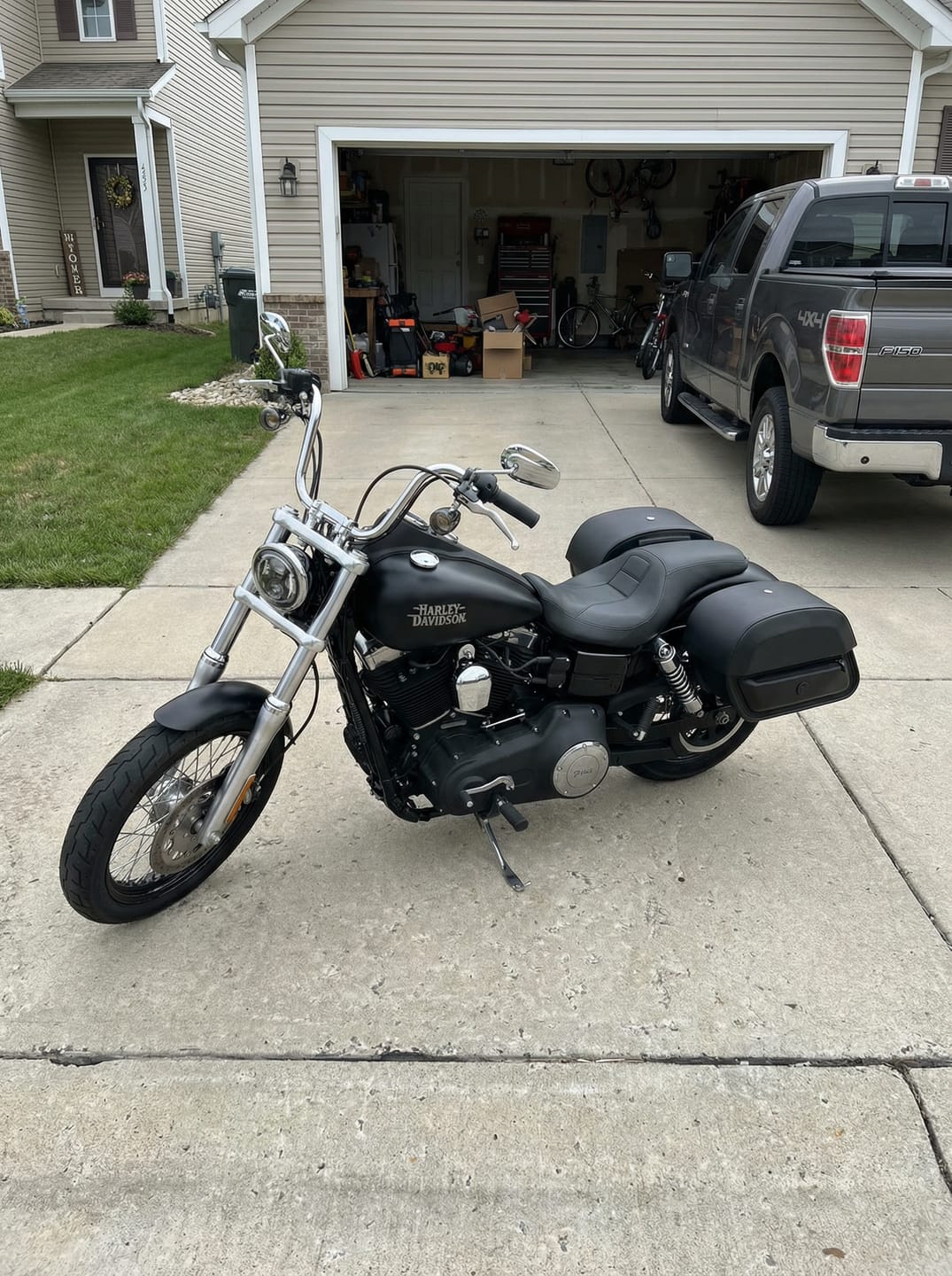 Customer photo review of 28L - Pantheon Medium Quick Mount Motorcycle Saddlebags For Harley Davidson Dyna Street Bob FXDB/I