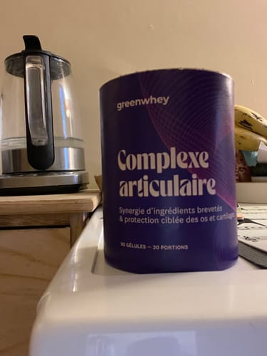Photo client du pot de Complexe Articulaire sur un comptoir de cuisine.