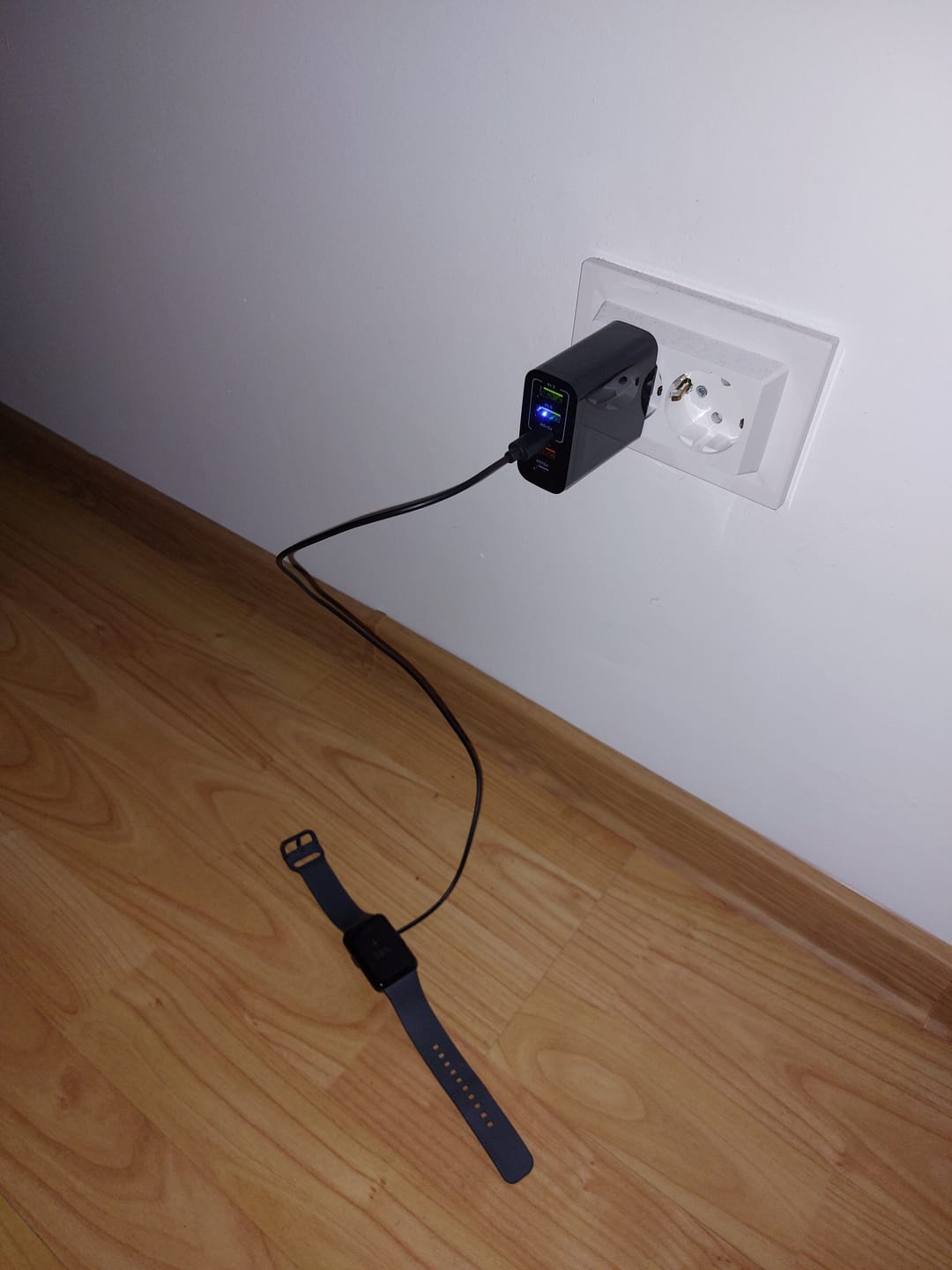 Customer photo review of Incarcator Retea, 65W, 5 Porturi, 3 x USB, 2 x Type-C, Negru