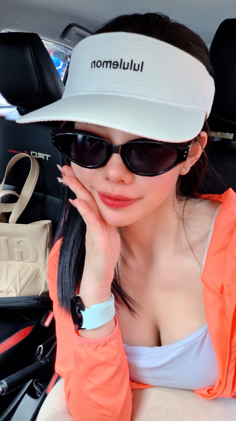Customer photo review of Kyoto Oval Framed Sunglasses