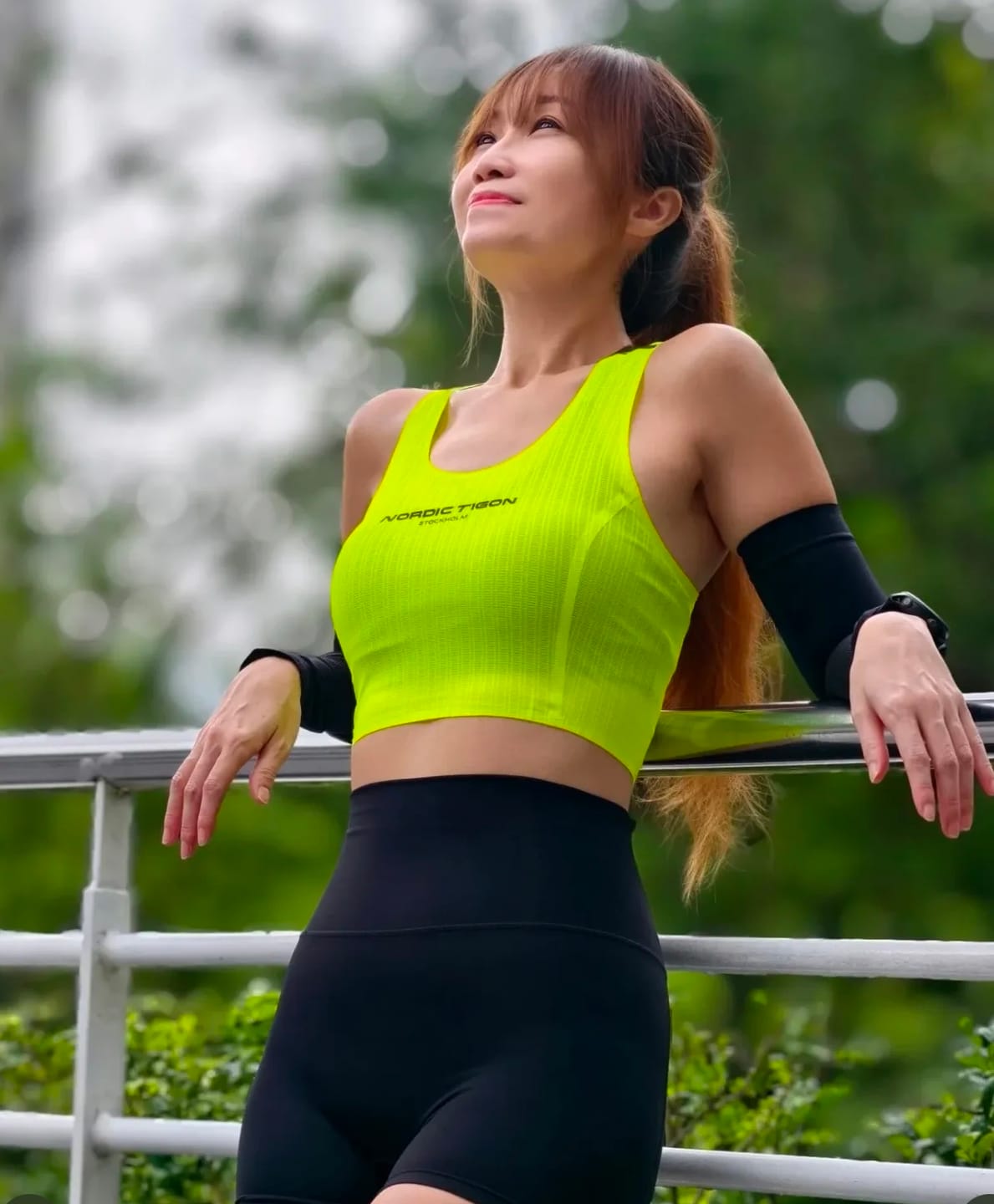 Customer photo review of Women's Velocity Cropped Tank - Flash Yellow