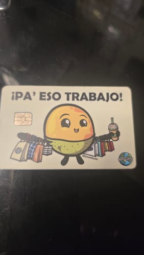 Customer photo review of Pa’ Eso Trabajo - Sticker para Tarjeta de Crédito