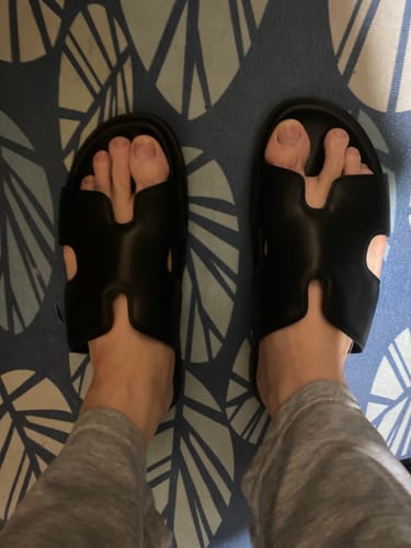 Customer photo review of Hatta Sandal - Solid Black