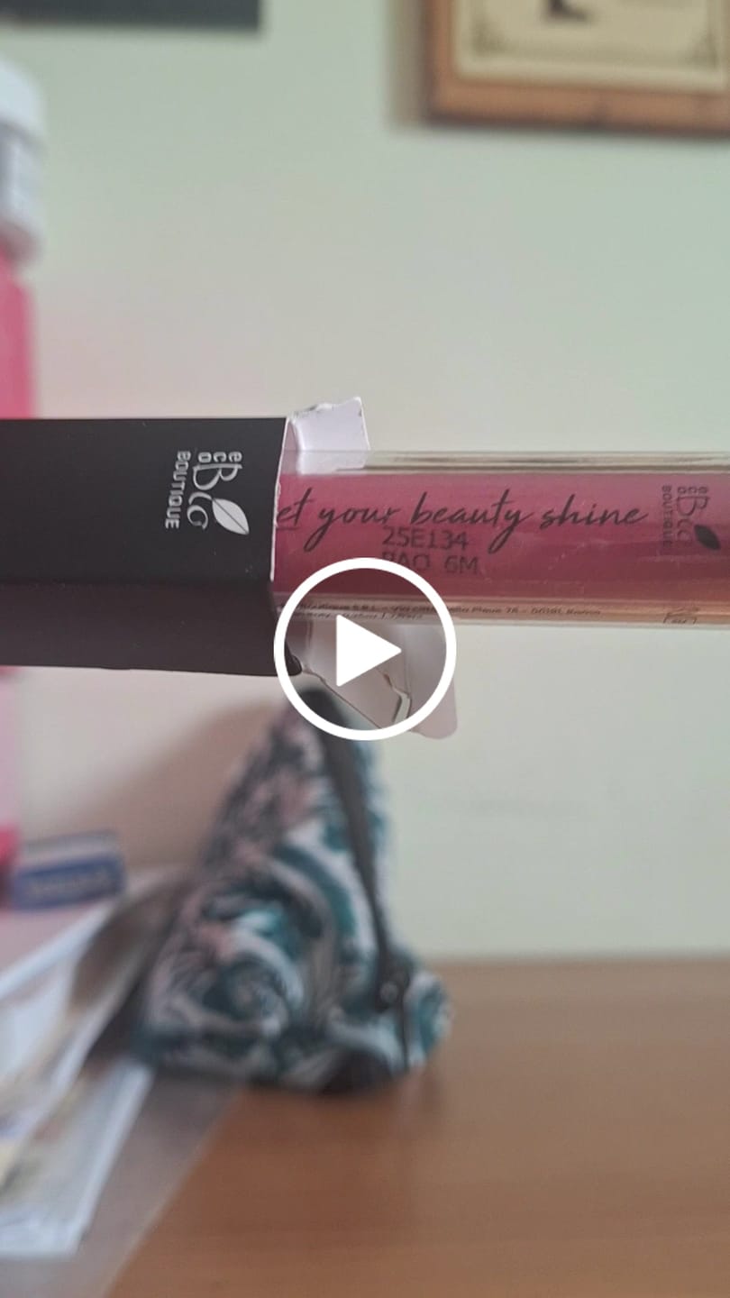 Customer video review of Lip Volumizer - 3D Effect