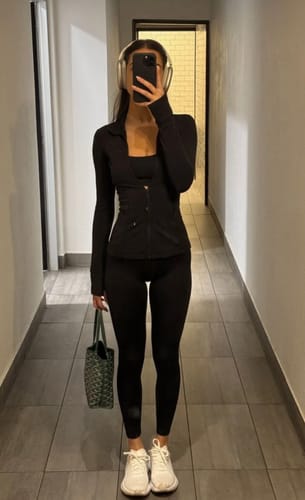 Customer photo review of Lululemon Define