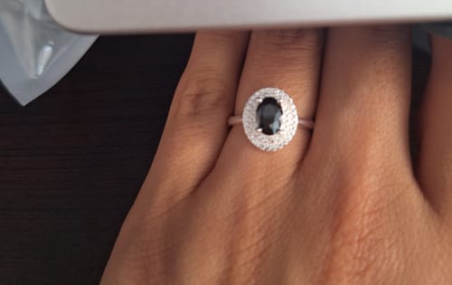 Customer photo review of Anillo Negro Zirconia