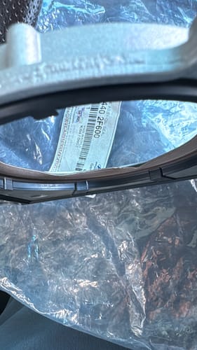 Customer photo review of Base Reten Cigueñal Trasero Hyundai Tucson Santa Fe 2015 a 2024  D4ha hb  Original 214402F600