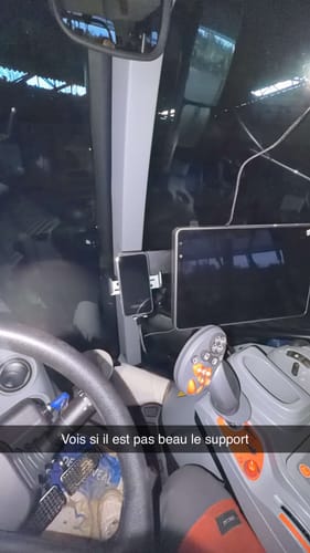 Customer photo review of NEU! Gadgetme Wireless Handyhalterung für  Case, New Holland, Steyr (AFS 700 Plus u. IntelliView 12 )