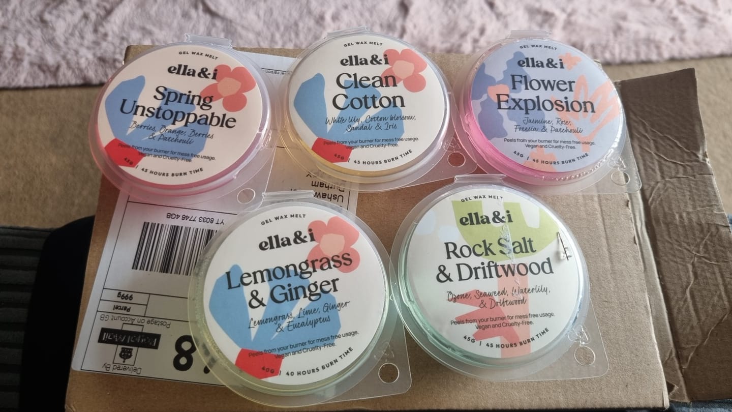 Customer photo review of Ella & I Gel Melt Subscription Box