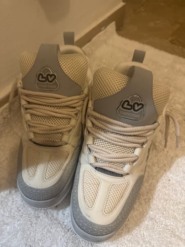 Recensione con foto di un cliente su Sneakers LV Skate Grigia/Bianca
