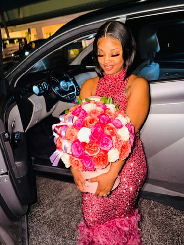 Customer photo review of Purple Deluxe Roses - HatBox
