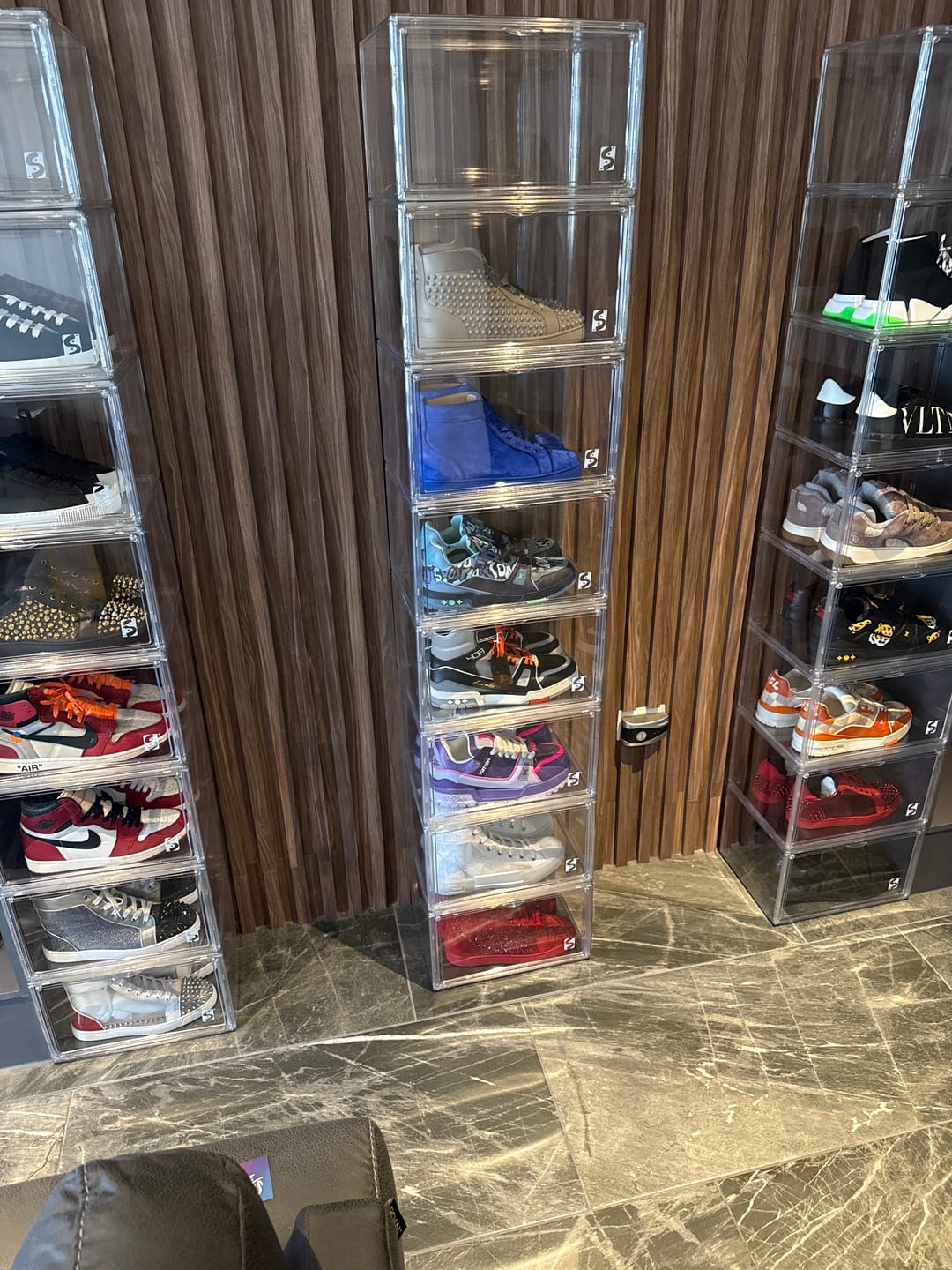 Customer photo review of Hall of Fame Box - Cajas Transparentes Premium Para Sneakers Cierre Magnético Apertura Lateral o Frontal