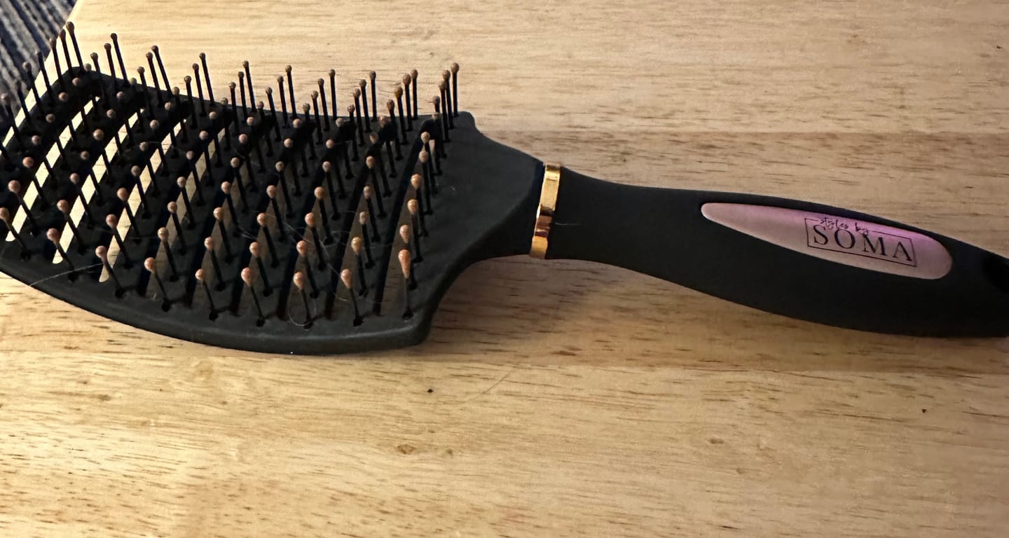 Customer photo review of Deluxe Detangle Brush