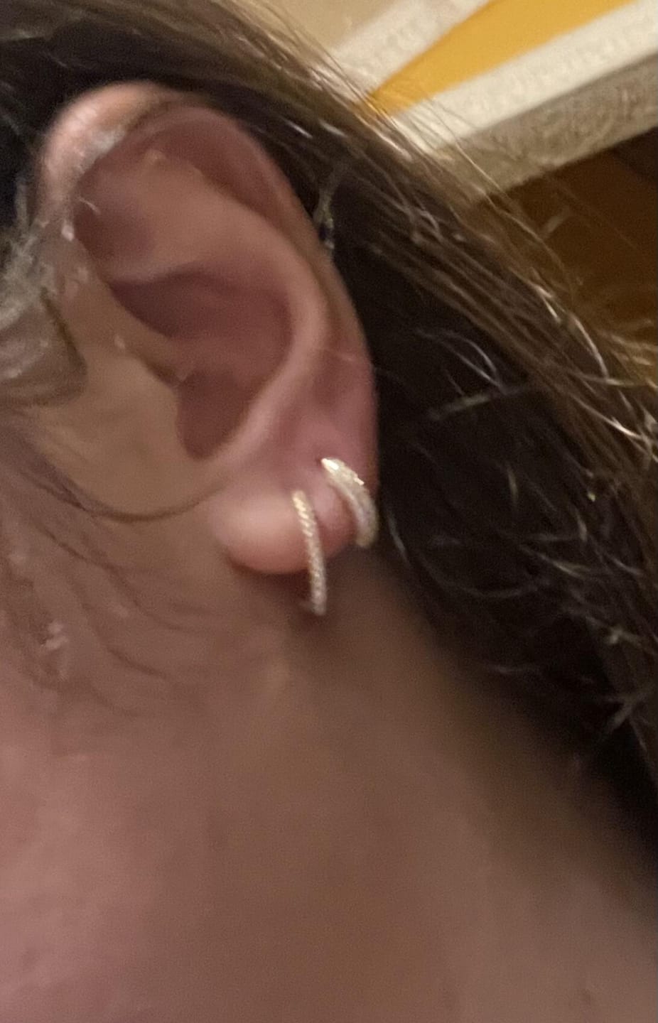 Customer photo review of Kleine Zirkonia Creolen