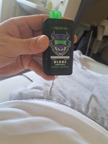 Customer photo review of Merry-Mi - Blade 30K - Puff Jetable / Vape Disposable - 5% nicotine