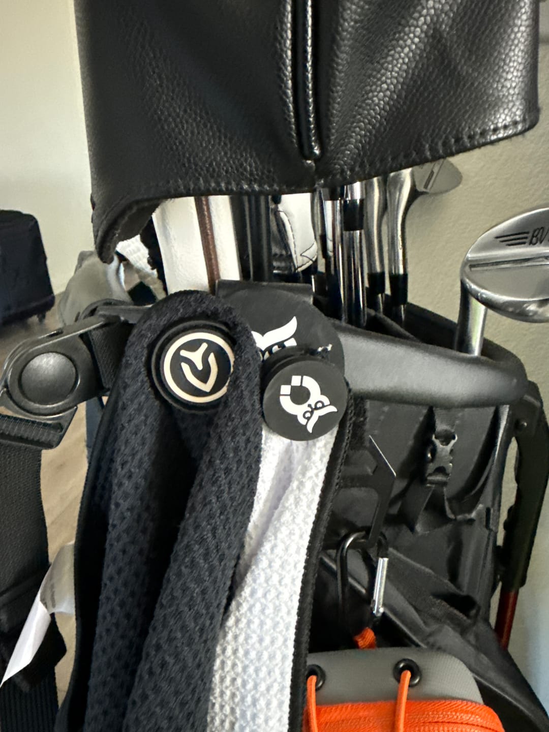Customer photo review of MagnetOwl Magnetic Golf Bag Landing Pad