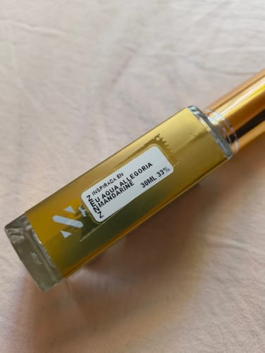 Customer photo review of Perfume Tendencia U AQUA ALLEGORIA MANDARINE BASILIC JUNIO 2025