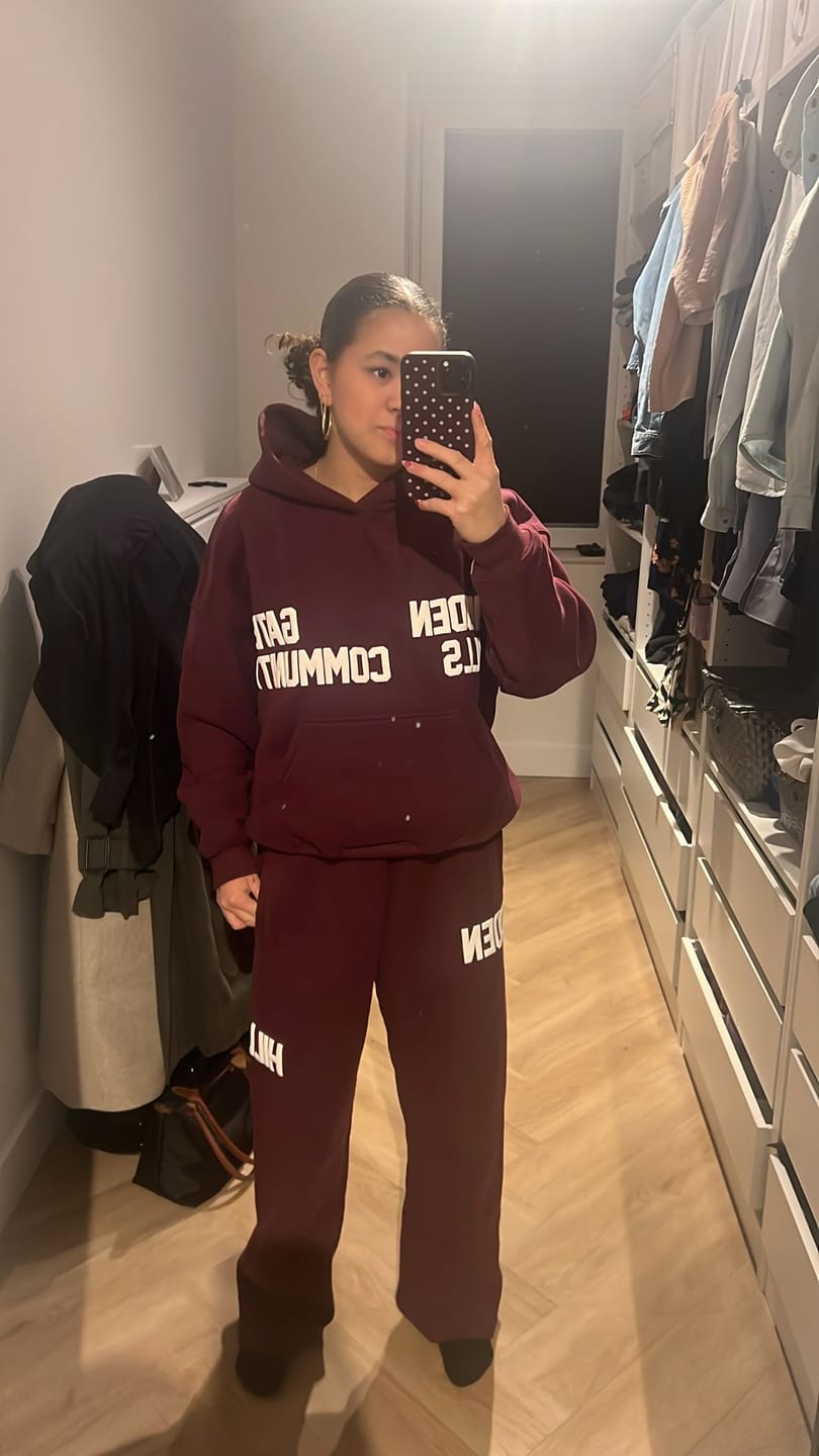 Customer photo review of GATED COMMUNITY STRAIGHT LEG SWEATPANTS DARK PLUM