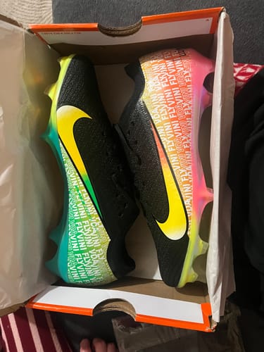 Avis photo d'un client sur Vapor 16 x Vinicius Junior - Noir/Orange/Vert