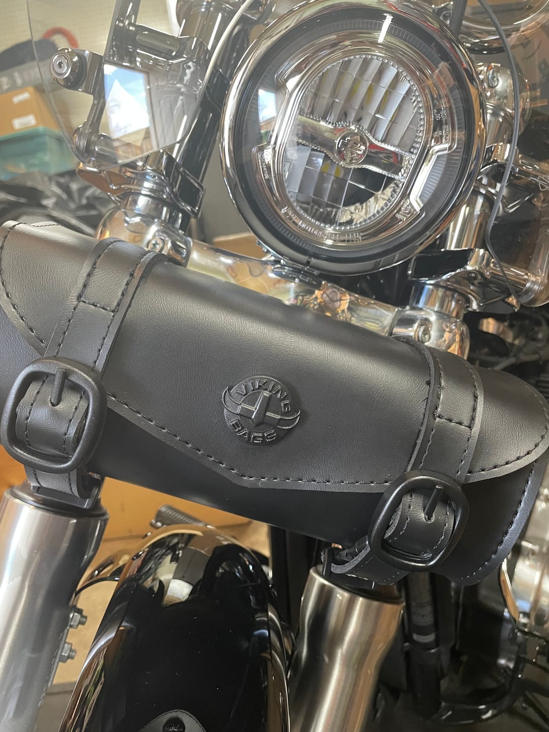 Customer photo review of 2L - Dark Age Plain Leather Motorcycle Handlebar Bag for Harley Davidson