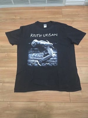 Customer photo review of '11 Keith Urban Get Closer World Tour T-Shirt - Size XL