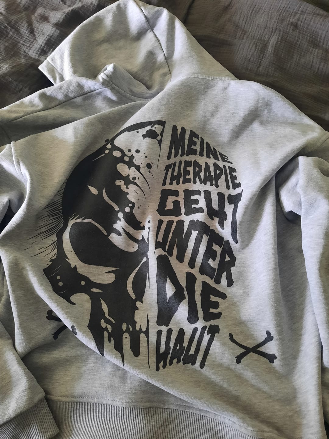 Customer photo review of Unter die Haut - Heavy Oversized Backprint Zipper