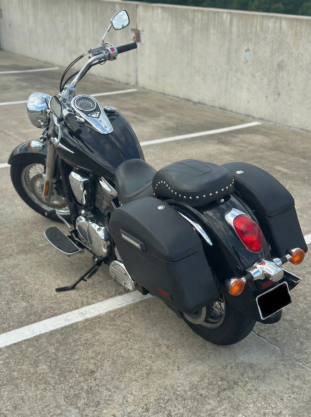 Customer photo review of 44L - Lamellar Stallion Extra Large Kawasaki Vulcan 900 Classic VN900 Leather Covered Motorcycle Hard Saddlebags