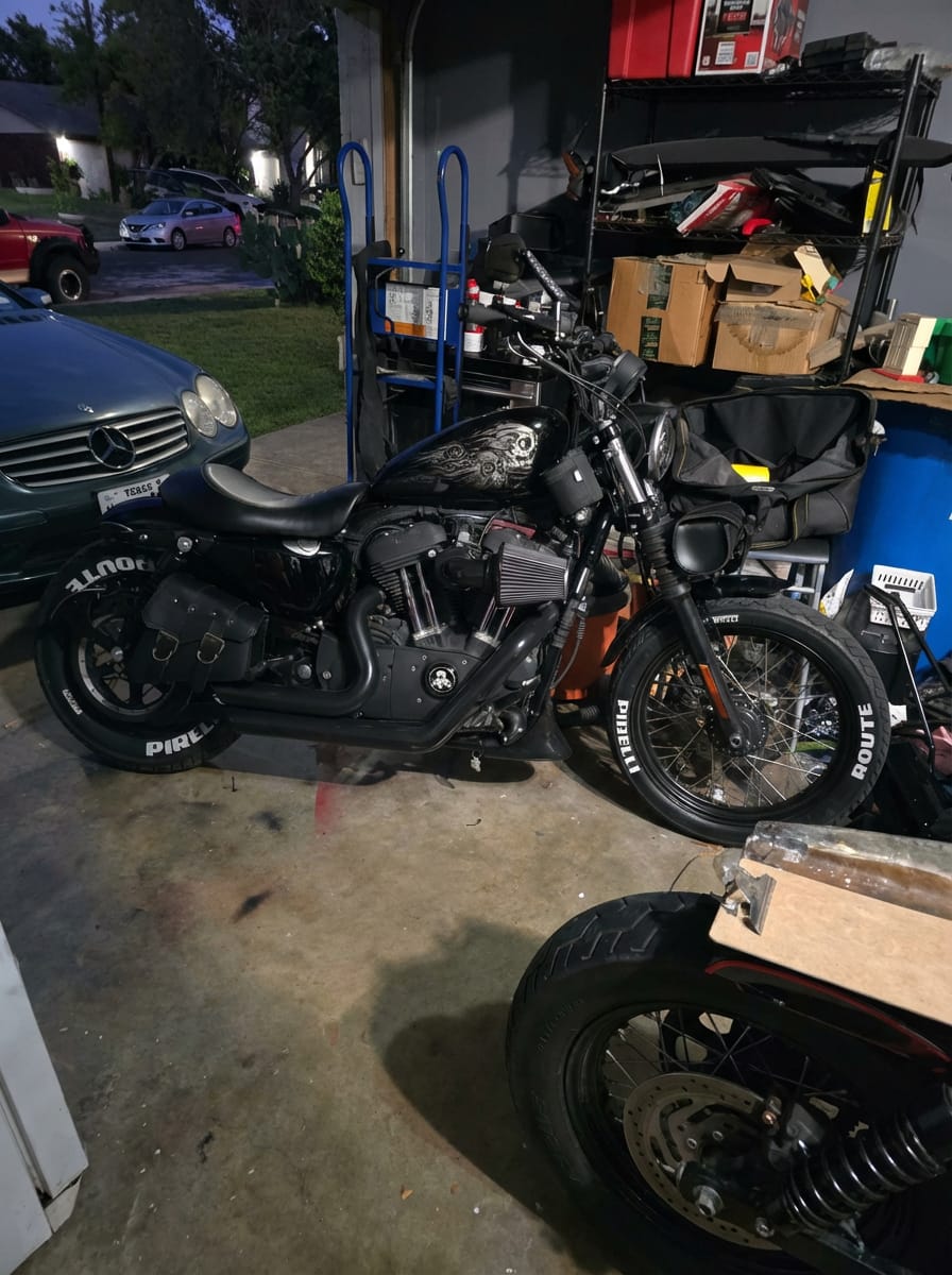 Customer photo review of 2L - Dark Age Plain Leather Motorcycle Handlebar Bag for Harley Davidson