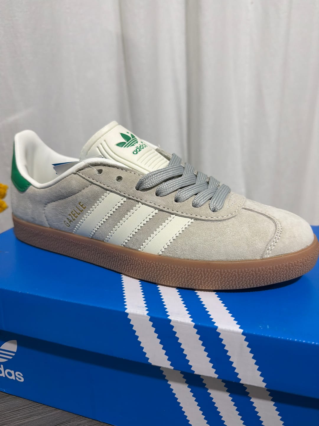 Customer photo review of Gazelle 'Wonder White Green'