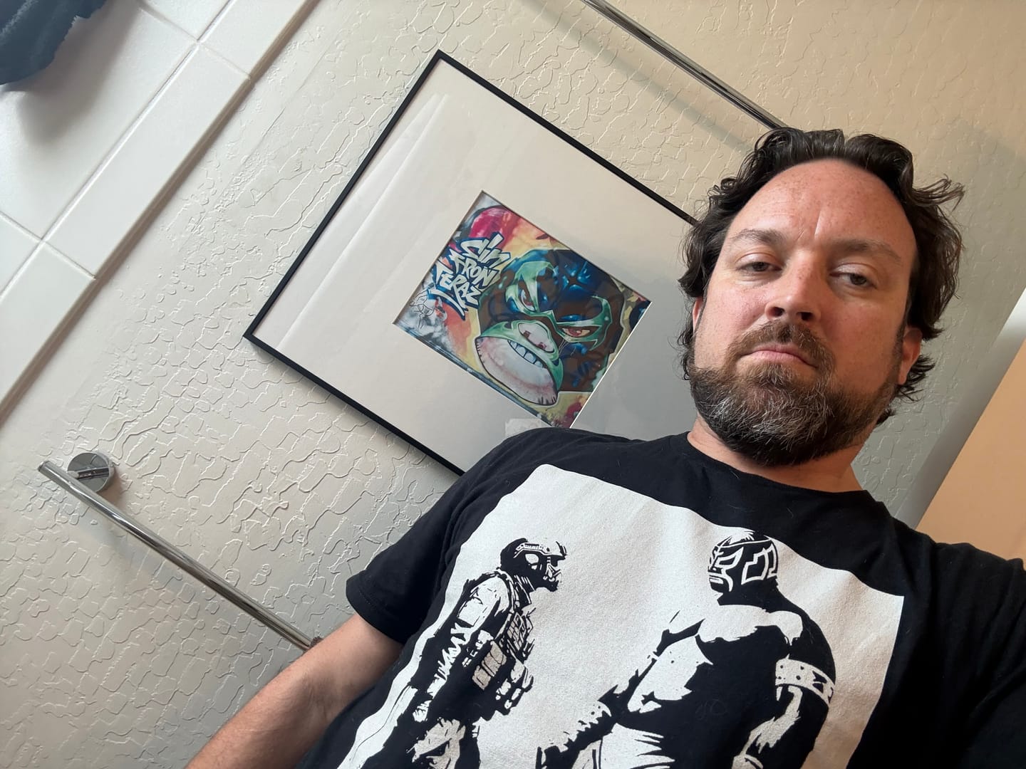 Customer photo review of Sin Lucha No Hay Victoria Art De La Calle T-Shirt