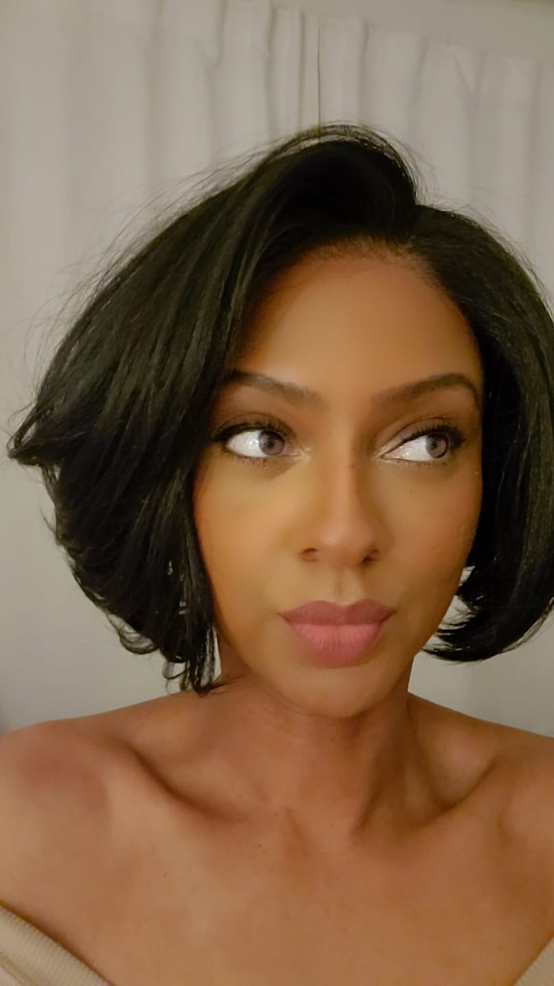 Customer photo review of Sensationnel Chic Bob Glueless 5" Deep Part HD Lace Wig - BOB UNIT 8