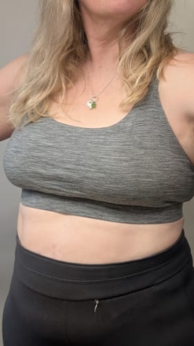 Customer's front view showing the fit of the Livi Bra in Graphite Heather.