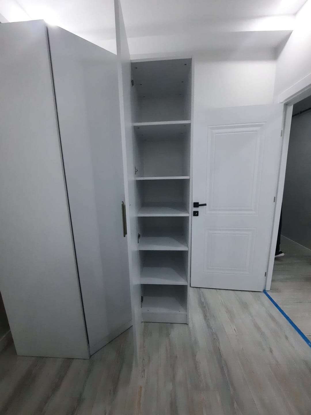 Customer photo review of Rani BA140 Köşe Modül Gardırop Tek Kapaklı 6 Raflı Askılı Elbise Dolabı Tamamlayıcı Köşe Ünitesi Beyaz