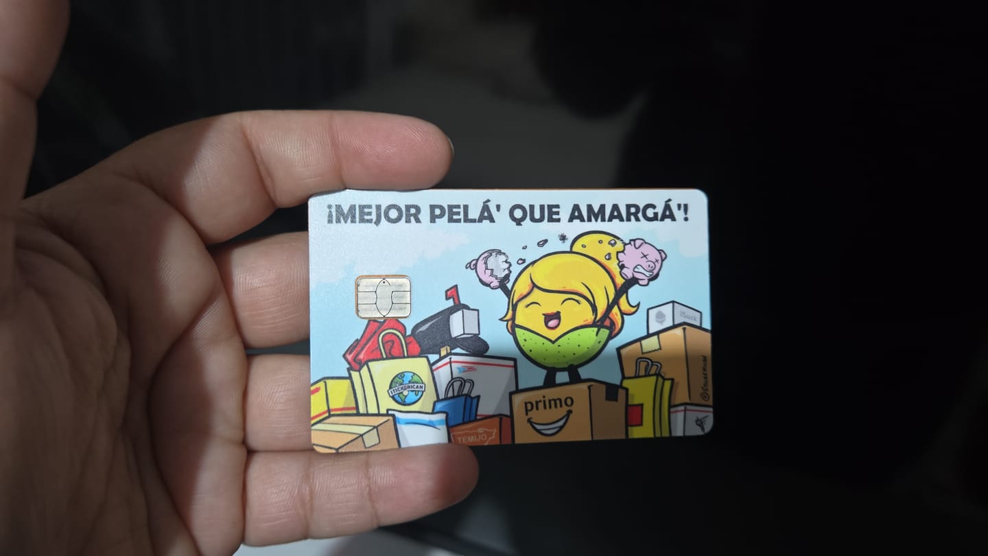 Customer photo review of (Damas) Mejor Pelá' que Amargá' - Sticker para Tarjeta de Crédito
