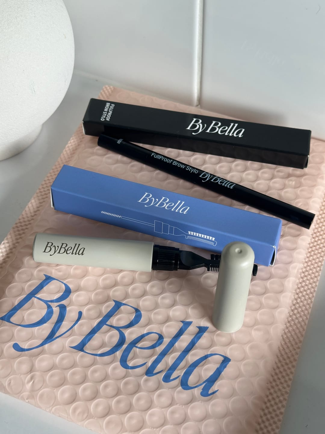 Customer photo review of UGC & Gifted - Brow Lift Styler